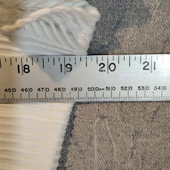 DKNY  Women's White Ribbed Short Sleeve Blouse NWT in Size Medium - Picture 7 of 8